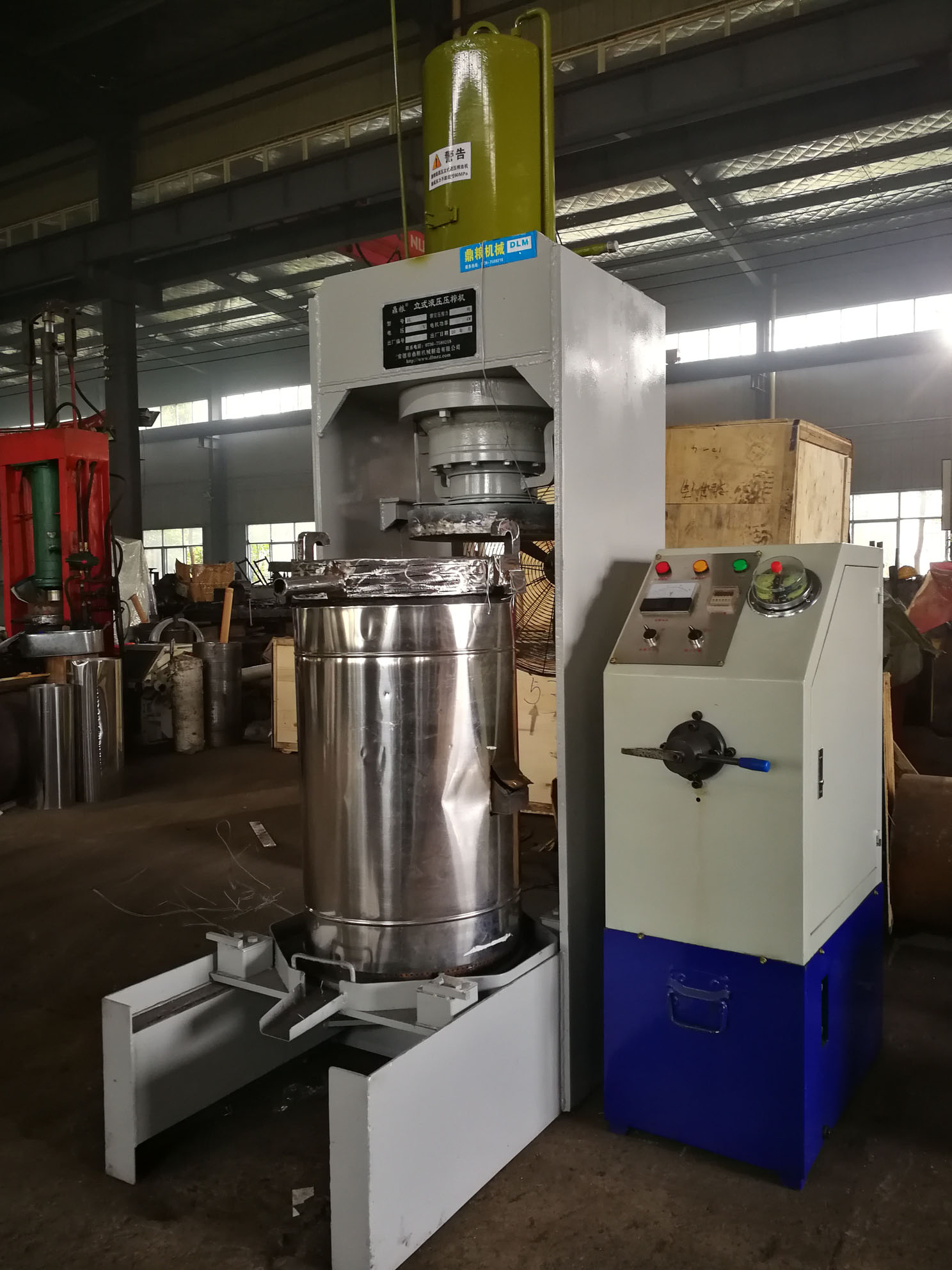 不銹鋼超高壓立式液壓壓榨機，果汁壓榨機，果渣壓榨機，藥材壓榨，油渣處理，白土壓榨
